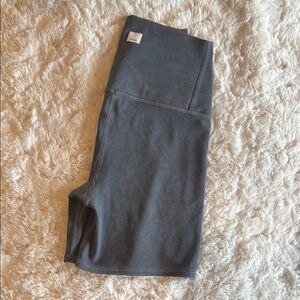 Cuuuute 🤩 Vuori Marble Grey Charcoal Bike Shorts - Like New!